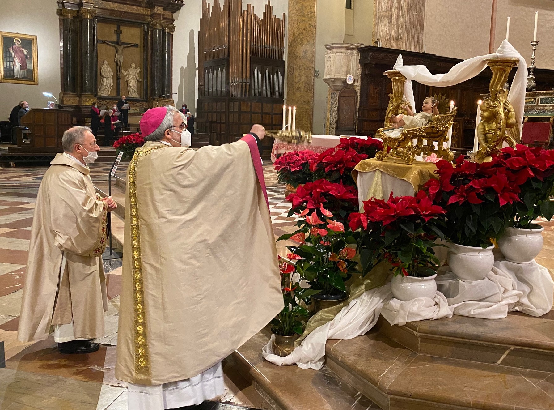 Perugia Celebrata Dal Vescovo Ausiliare Mons Marco Salvi La Messa Della Notte Di Natale In Cattedrale Il Presule Accogliere Quel Dono Che E Gesu Per Dare Senso Alla Vita E Il